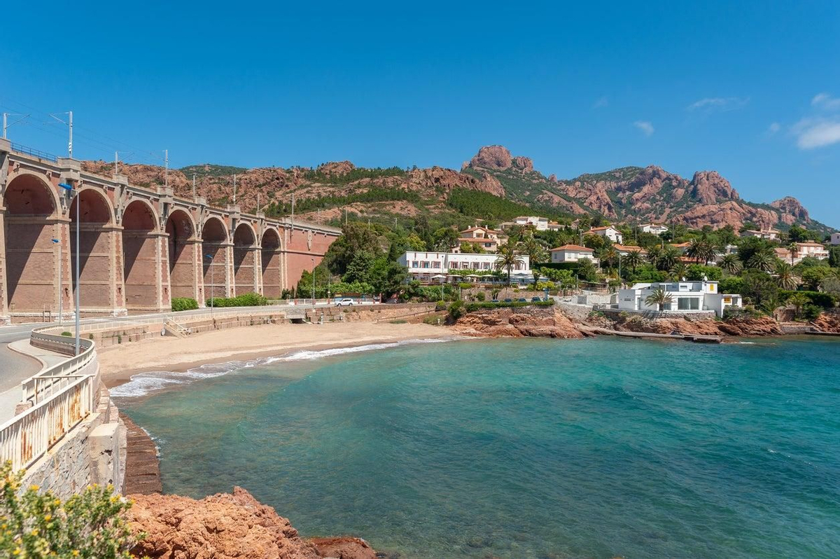 Antheor, Francia