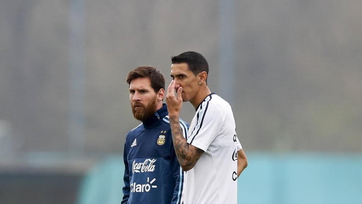 Angel Di María, con Leo Messi