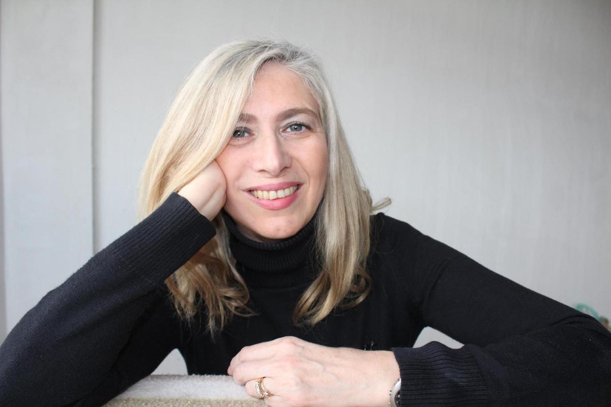 Cristina Marcos, Concejala de Educación, Cultura, Servicios Sociales, Igualdad y Mayores del Ayuntamiento de Navalmoral de la Mata. Escritora de literatura infantil.