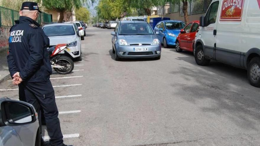 Agentes de la Policía Local durante una labor de control.