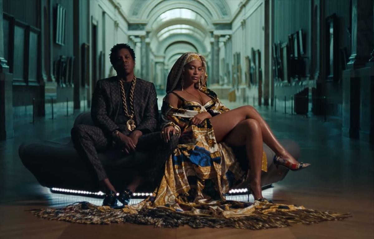 El look Versace de Beyoncé y Jay Z