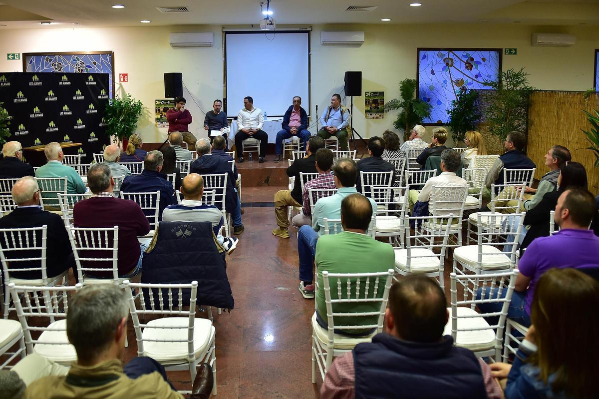 Reunión de empresarios y vecinos de Martín Palomino en Plasencia.