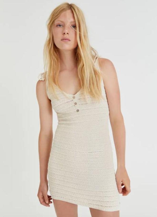 Vestido de crochet en color beige de Pull&amp;Bear