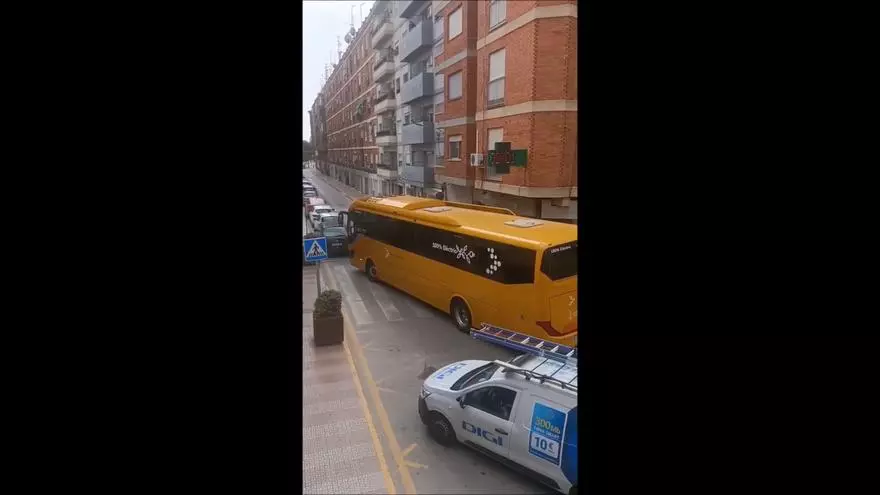 Un autobús no puede girar en Silla