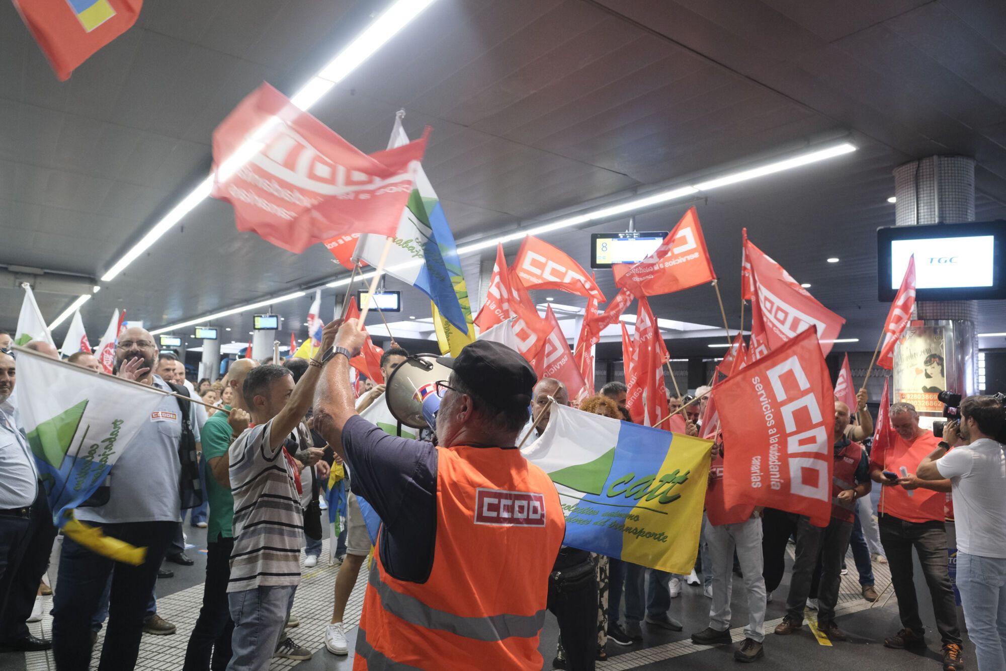 Primera jornada de huelga de los guagüeros del transporte interurbano en Gran Canaria