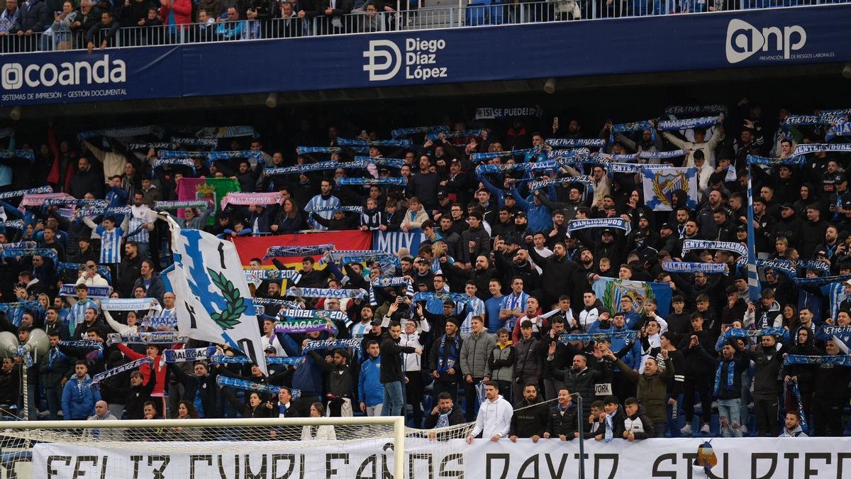 Parte de la afición del Málaga CF, en el partido ante el Racing.