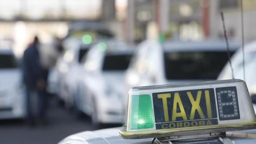 El TSJA anula parte de la ordenanza del taxi del 2015