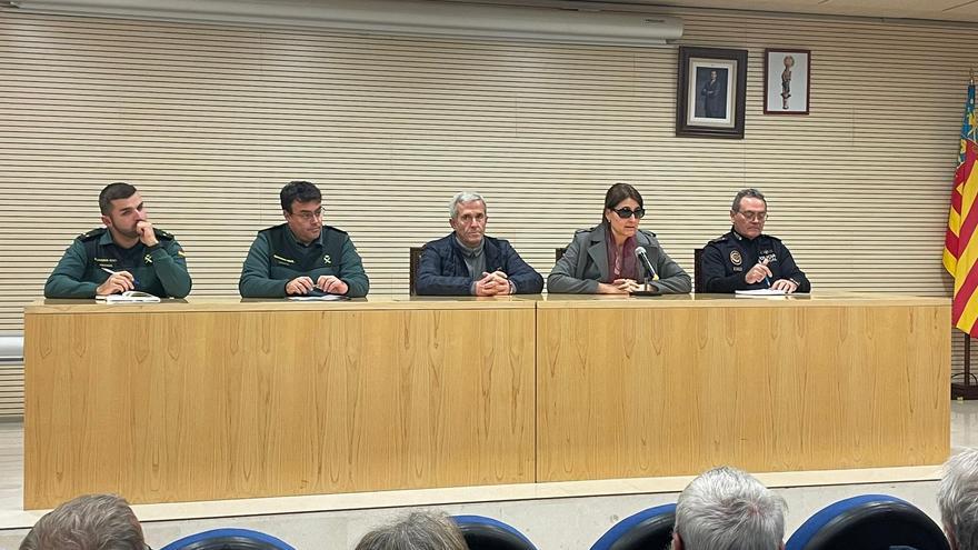 Vecinos de Pinar de Campoverde piden a la Guardia Civil más refuerzos contra los robos