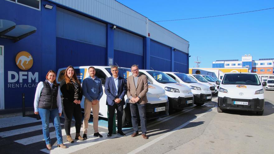 Toyota Labasa entrega las primeras furgonetas Proace a DFM Rent a Car para su flota de alquiler en Murcia