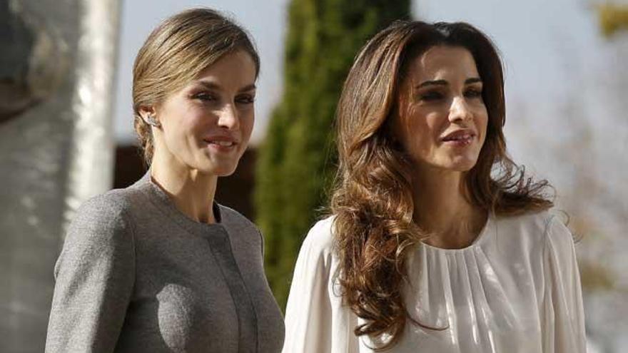 Doña Letizia, junto a Rania de Jordania.