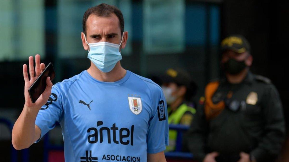 Diego Godín se desvinculará del Cagliari en los próximos días