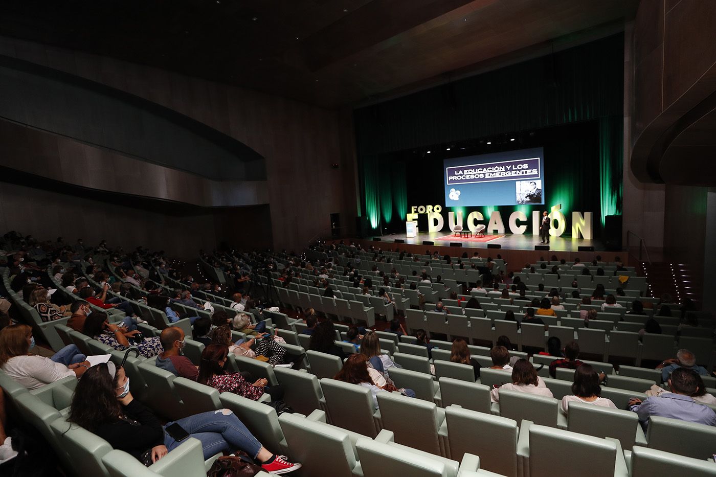 El prestigioso cirujano_Mario Alonso abrió ayer el Foro de la Educación en el auditorio Mar de Vigo