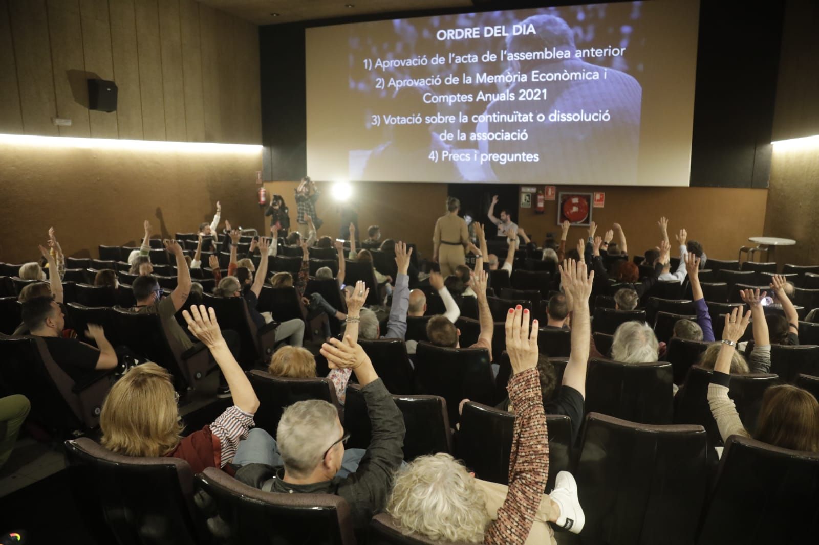 Los socios de CineCiutat votan que siga abierto