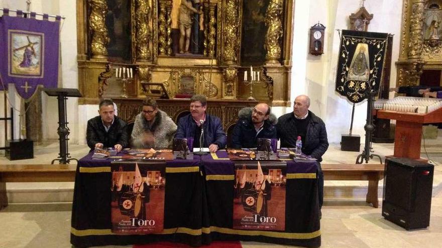 Presentación de la revista &quot;Toro Cofrade&quot; 2017 en la iglesia de Santa Catalina.