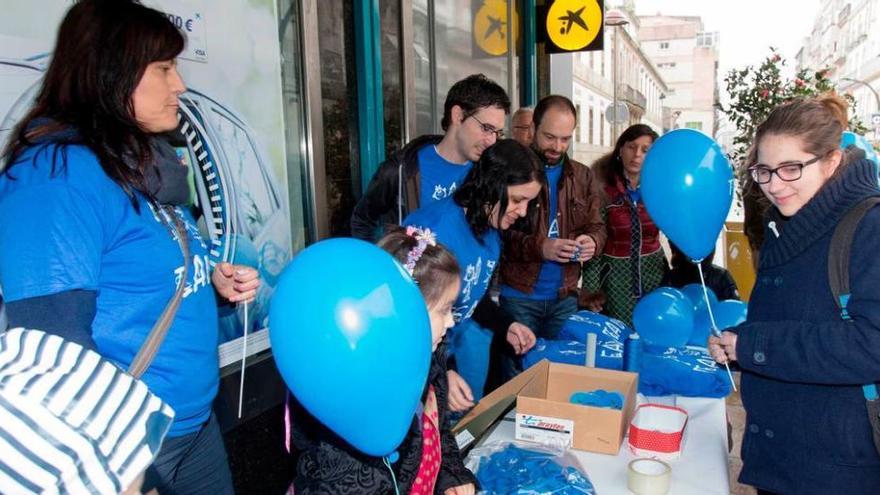 Acto reivindicativo en favor de los autistas, ayer, en Vigo.