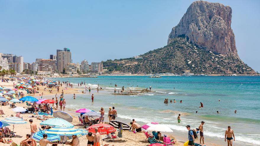 Una de las playas de Calp.