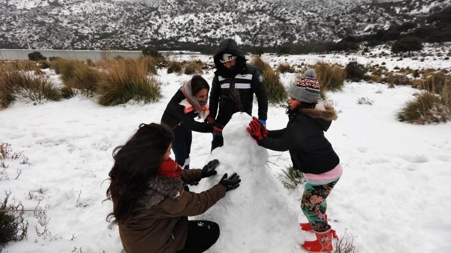 La Serra colapsada por la intensa nevada enciende los ánimos en el digital