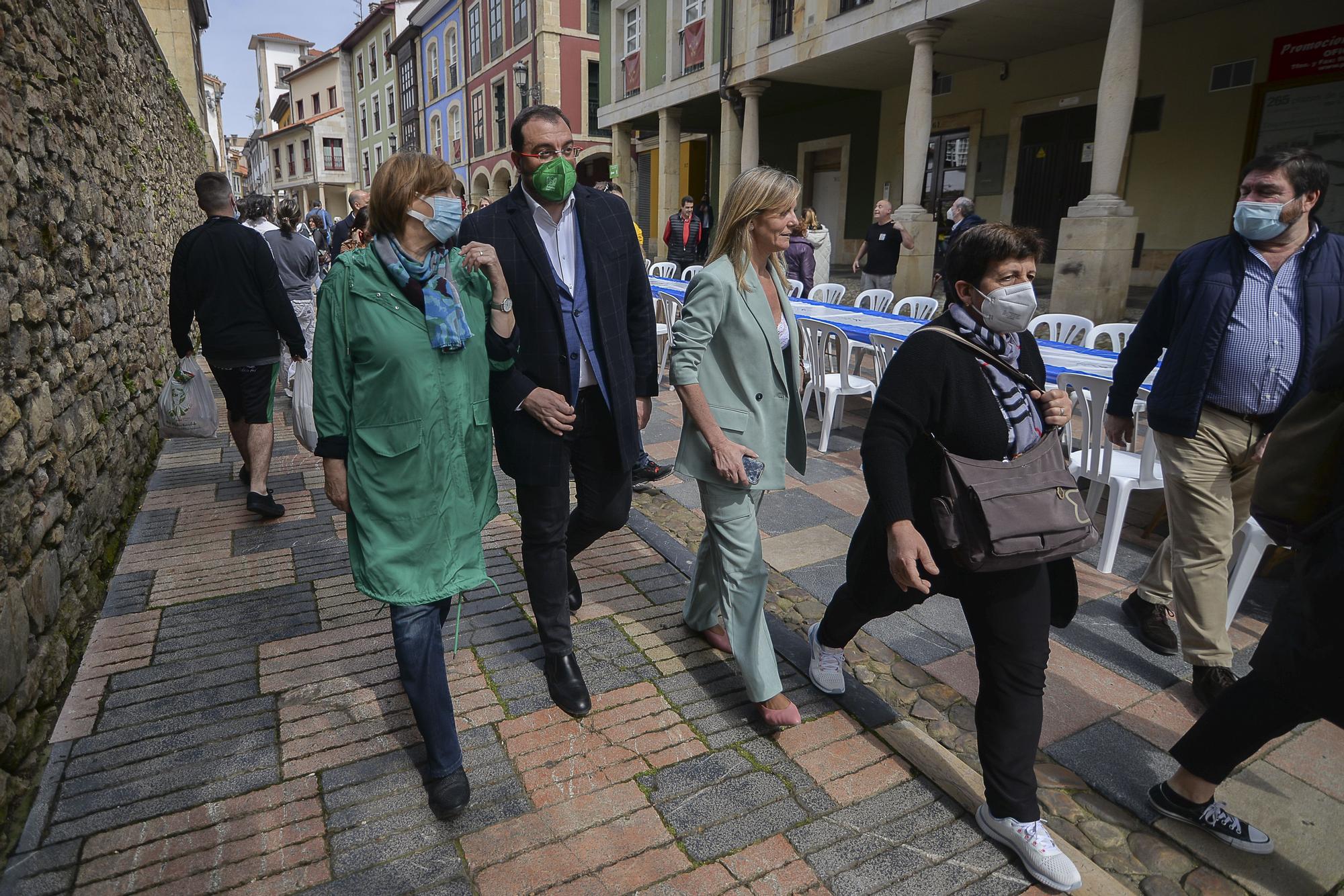 EN IMÁGENES: Políticos en la Comida en la Calle