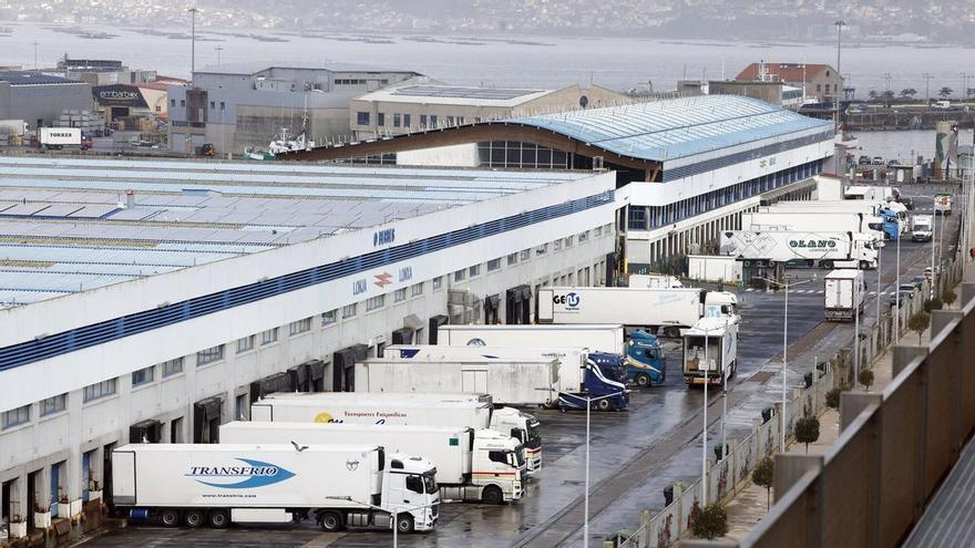 Los transportistas alertan del «colapso» en el relevo generacional del sector por la falta de examinadores de conducir