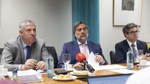 De izquierda a derecha: José Vicente de los Mozos, presidente del Comité Ejecutivo de IFEMA Madrid; Ángel Asensio, presidente de la Junta Rectora, y Daniel Martínez, vicepresidente ejecutivo