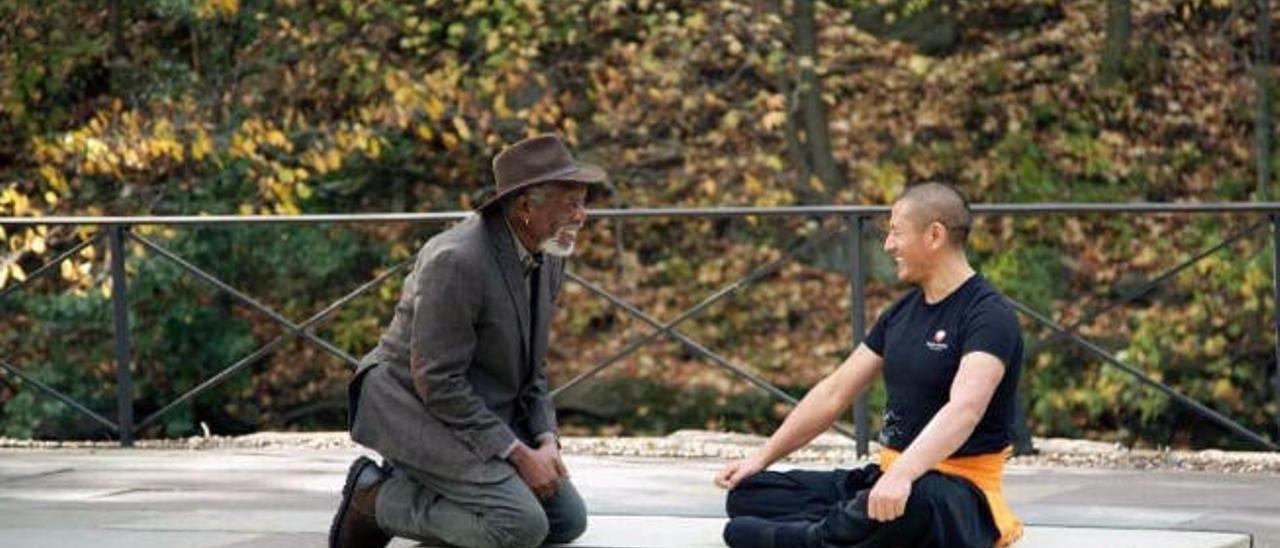 Tulku Lobsang en el documental del National Geographic junto al actor estadounidense Morgan Freeman.