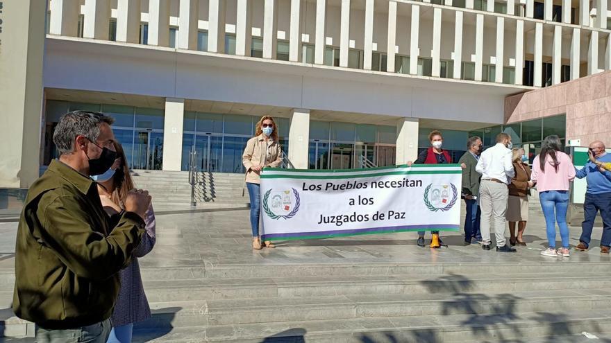 Jueces de paz y representantes de numerosos pueblos del interior se concentraron ayer en la Ciudad de la Justicia