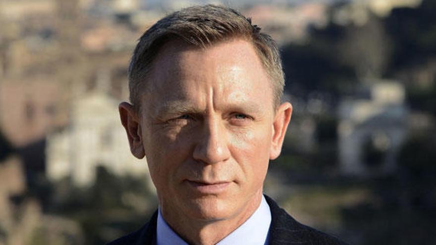 Daniel Craig también pide la defensa de la BBC.