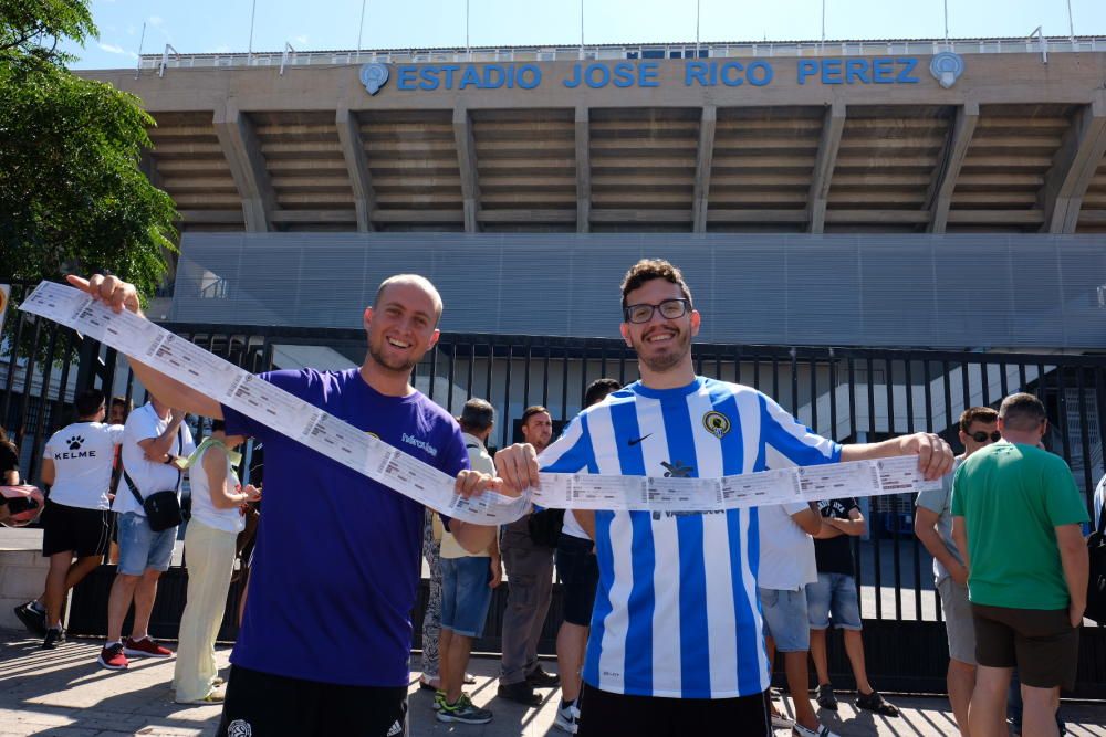 Colas en el Rico Pérez para comprar las entradas del Hércules- Ponferradina