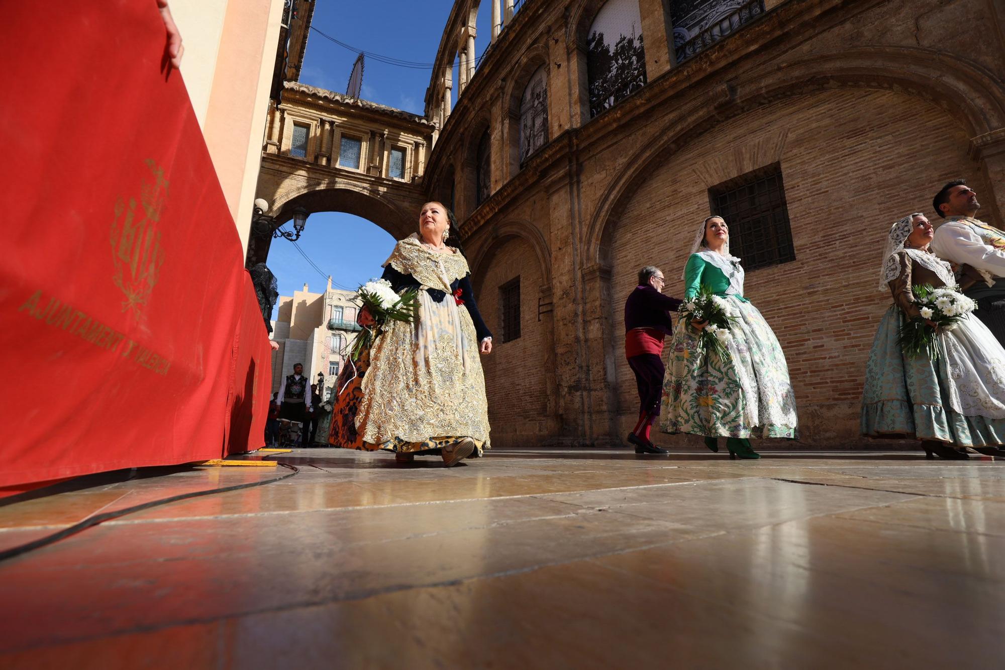 Búscate en el primer de la Ofrenda en la calle de la Paz hasta las 17 horas