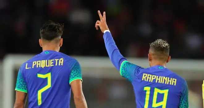 La Seleçao se carga el azul