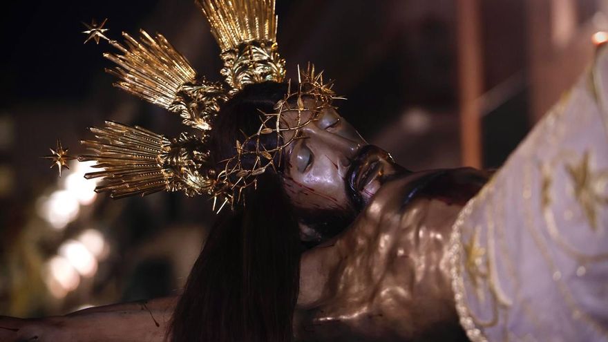 El Cristo de Gracia recorre las calles de Córdoba en vía crucis