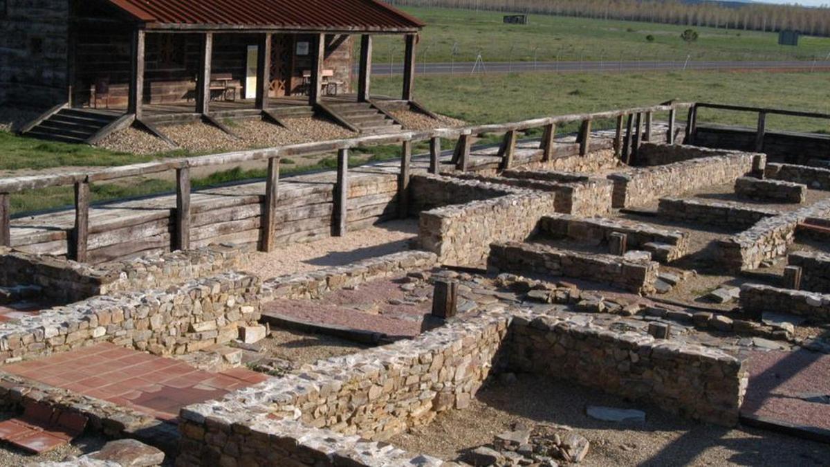 Restos de Petavonium, la ciudad romana surgida en torno al campamento de la Legio X Gemina.