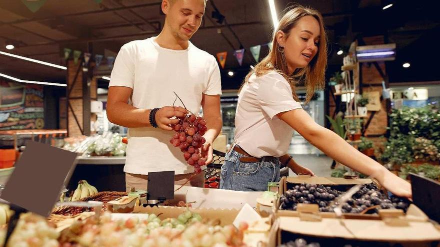 Cinco trucos básicos para no gastar de más en la cesta de la compra