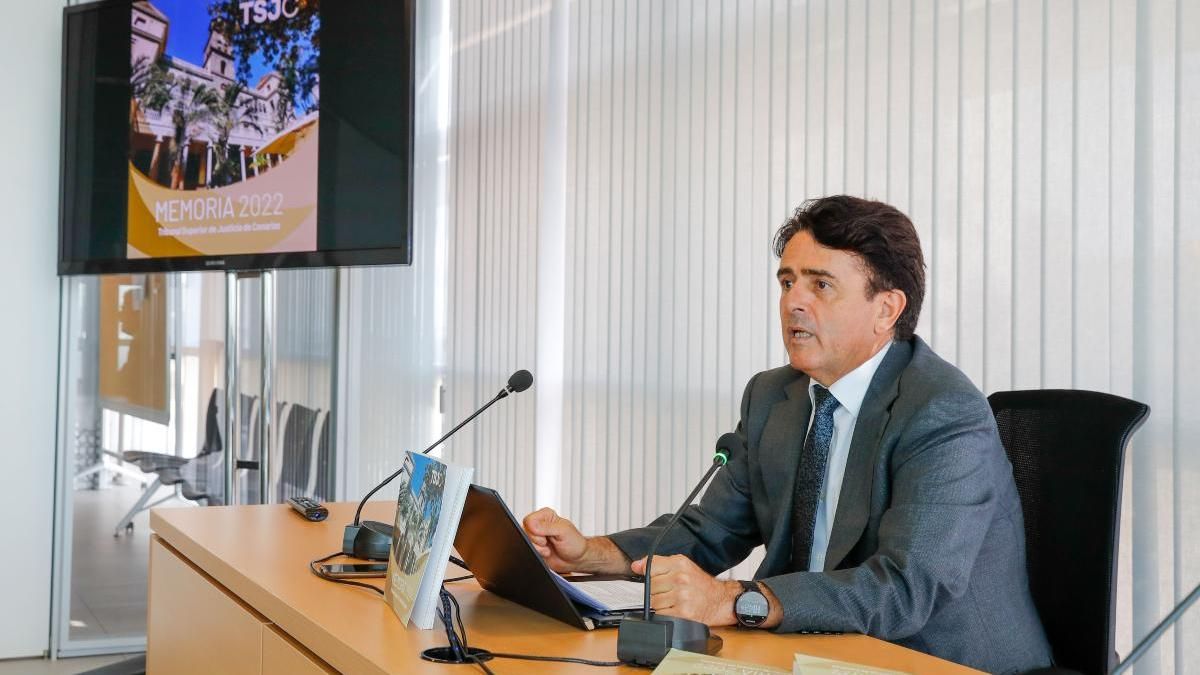 El presidente del TSJC, Juan Luis Lorenzo Bragado, presenta la memoria judicial en Canarias del año 2022 este viernes