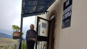 José Ramón Segura, en el local que regentaba en Castell de Cabres.