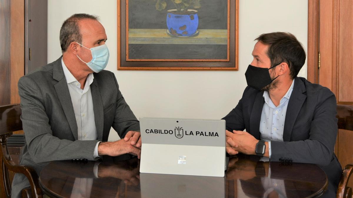 El presidente del Cabildo de La Palma, Mariano H. Zapata, y el consejero de Turismo, Raúl Camacho