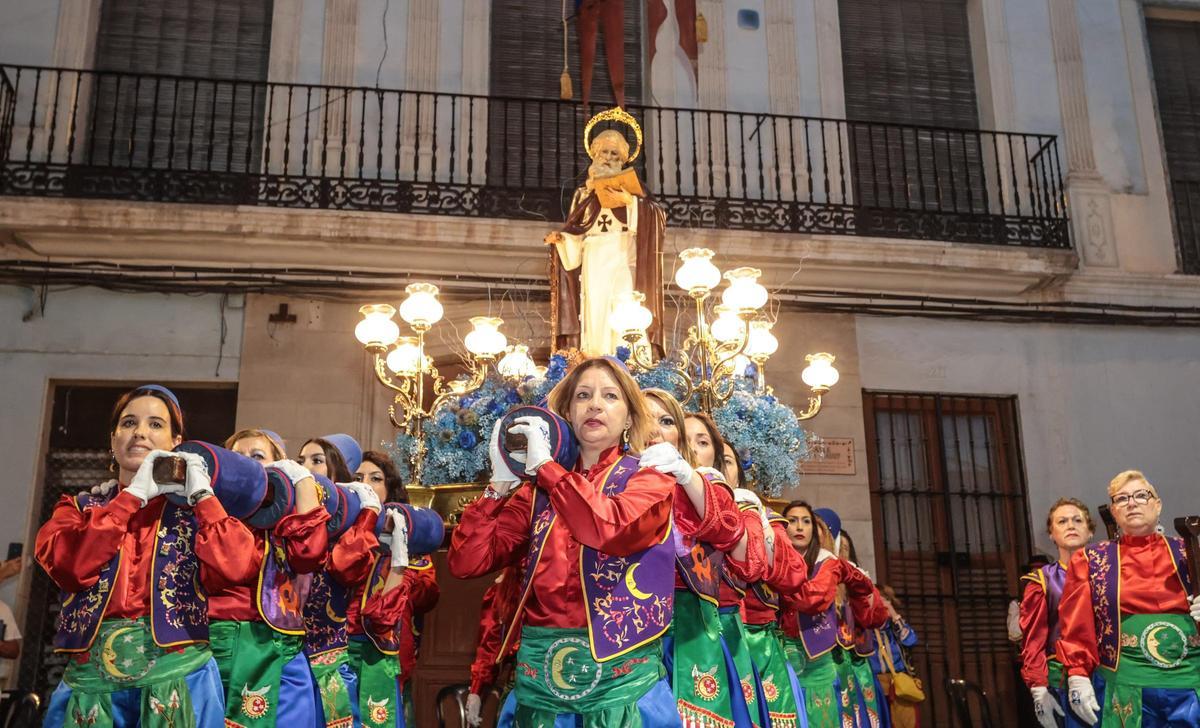 Así ha sido la procesión y traslado de San Antón a su ermita, último acto de las fiestas de Elda