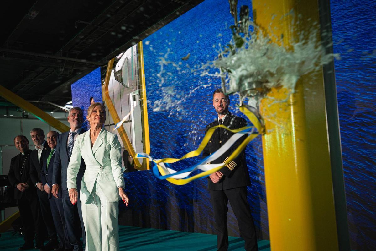La naviera Baleària Canarias bautiza el nuevo fast ferry Mercedes Pinto