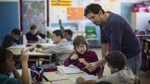 César Bona, finalista del Global Teacher Prize del 2015, con sus alumnos del colegio Puerta de Sancho de Zaragoza.