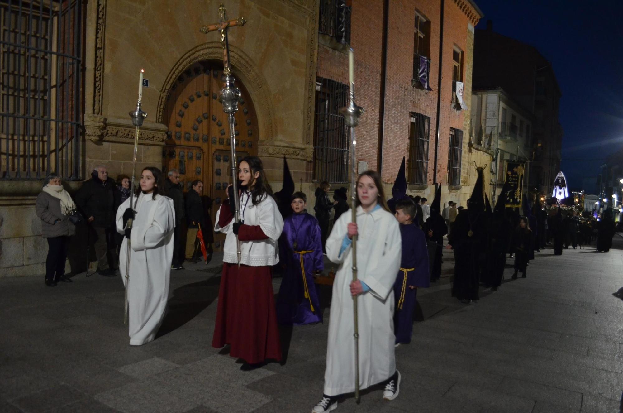 GALERÍA | Solemne Procesión de las Tinieblas, en Benavente