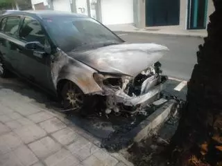 Detenido tras alertar el incendio de su propio coche en Ingenio