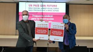 MADRID, 11/06/2020.- Los secretarios generales de CCOO, Unai Sordo, y UGT, Pepe Álvarez (d), presentarán en rueda de prensa el documento Un país con futuro. Más social, más igualitario, más productivo, más verde. Propuesta sindical para la construcción de un nuevo país. EFE/Fernando Villar