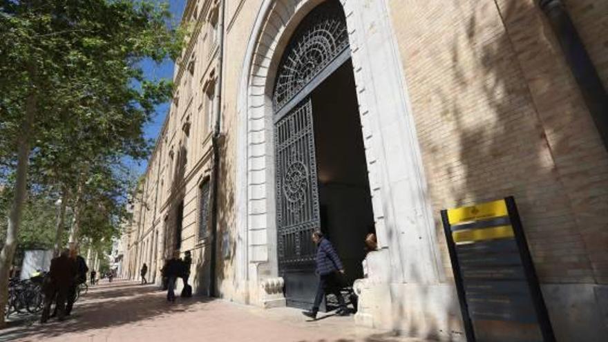 Entrada a las dependencias municipales de Tabacalera.