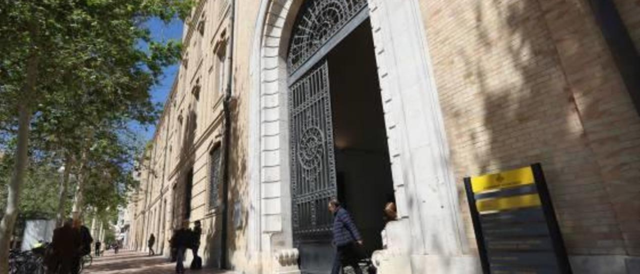 Entrada a las dependencias municipales de Tabacalera.