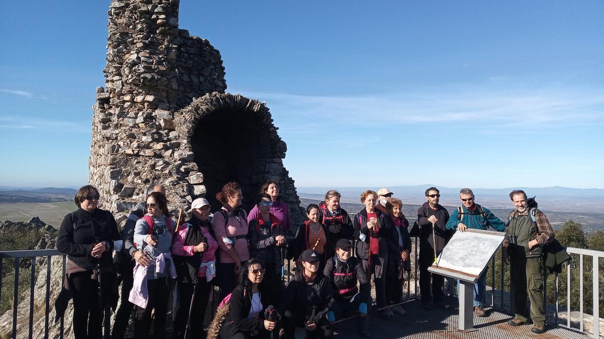 Algunos de los participantes en uno de los tramos y paradas en la ruta de diciembre de Mirabel.