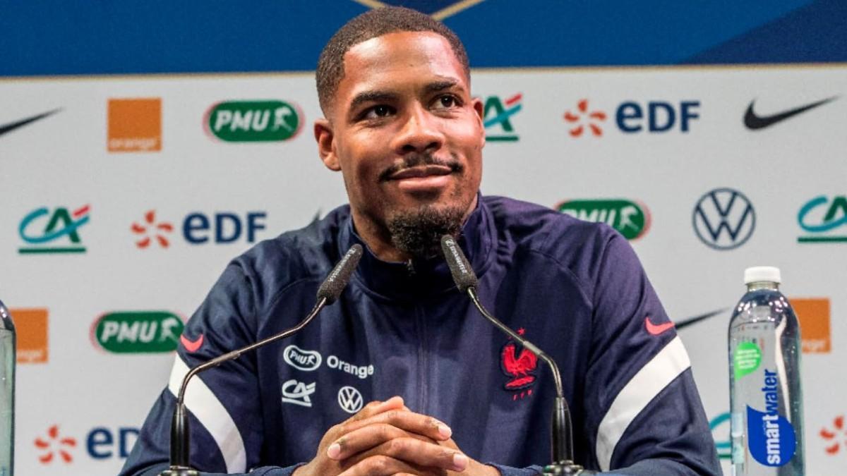 Maignan en la rueda de prensa con la selección francesa