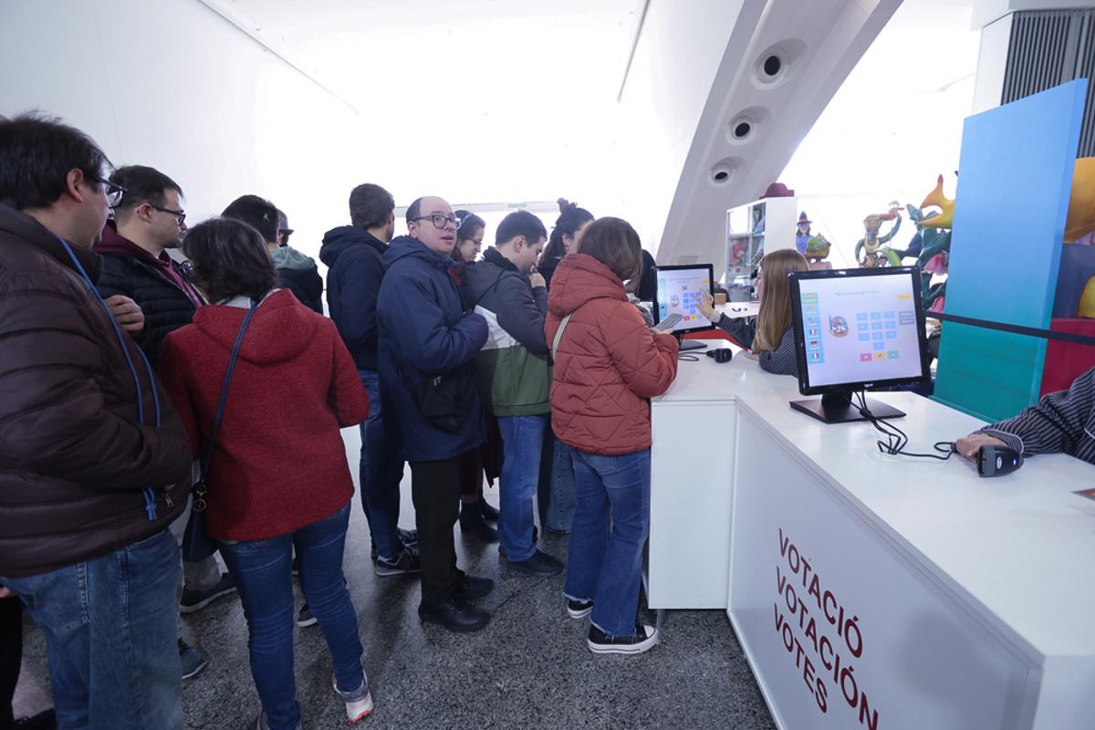 Primera jornada en la Exposición del Ninot de las Fallas de València 2026