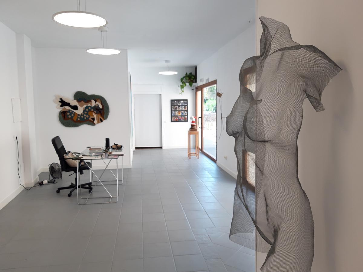 Helle, einladende Räume: die neue Galerie im Herzen von Alaró.