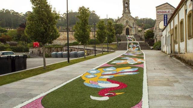 Alfombra da escalinata da Igrexa este 2026.   | // D.P.