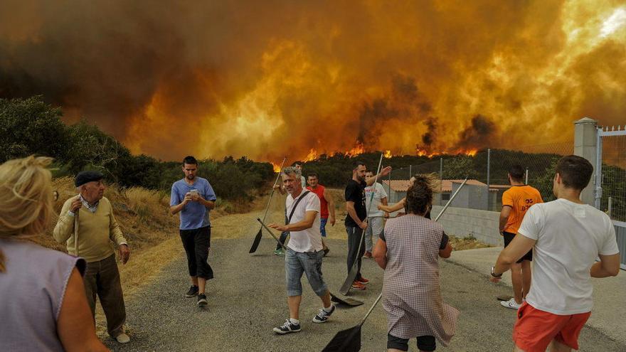 Imagen de uno de los incendios del pasado mes de octubre en Ourense.